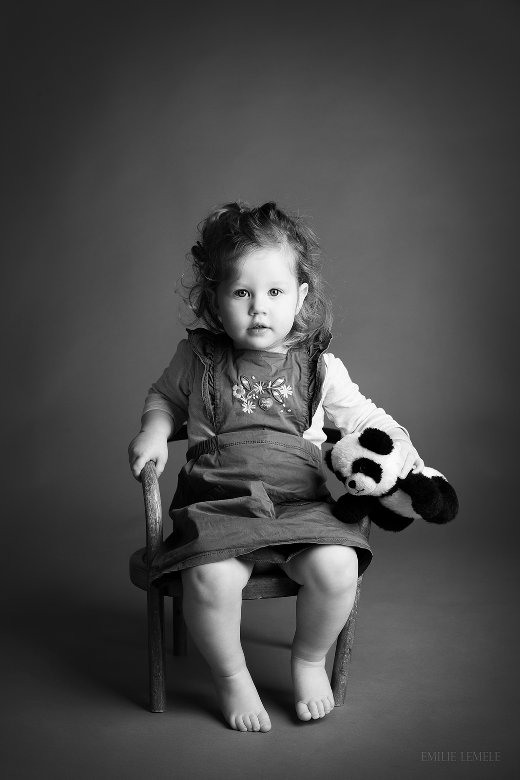 Portrait d'enfant en noir et blanc