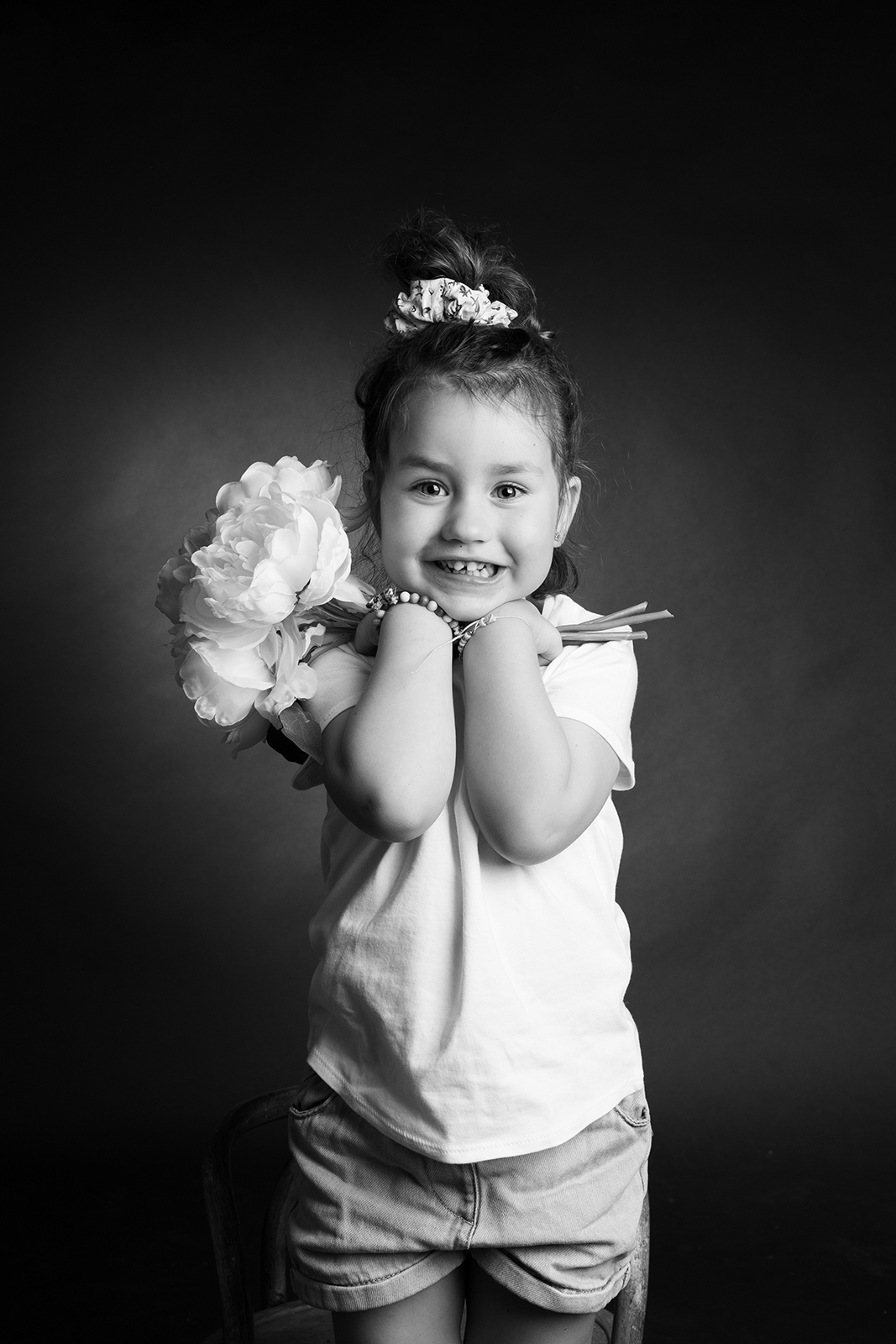 portrait d'enfant en noir et blanc