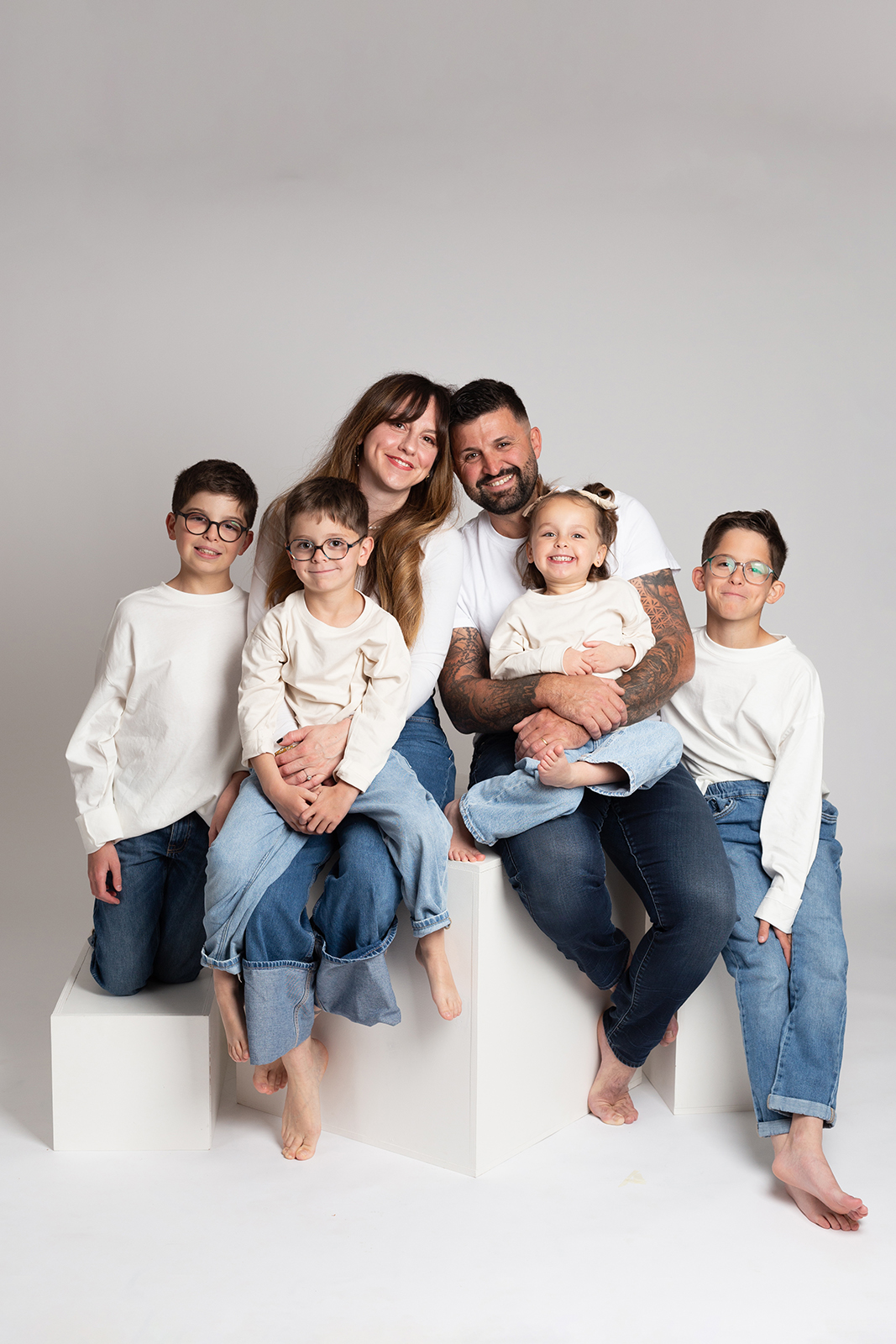 un portrait de famille en studio chez Emilie Lemele Manosque