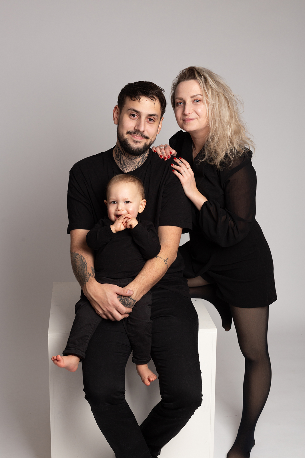 Portrait de famille mode au studio de photos de Emilie Lemele