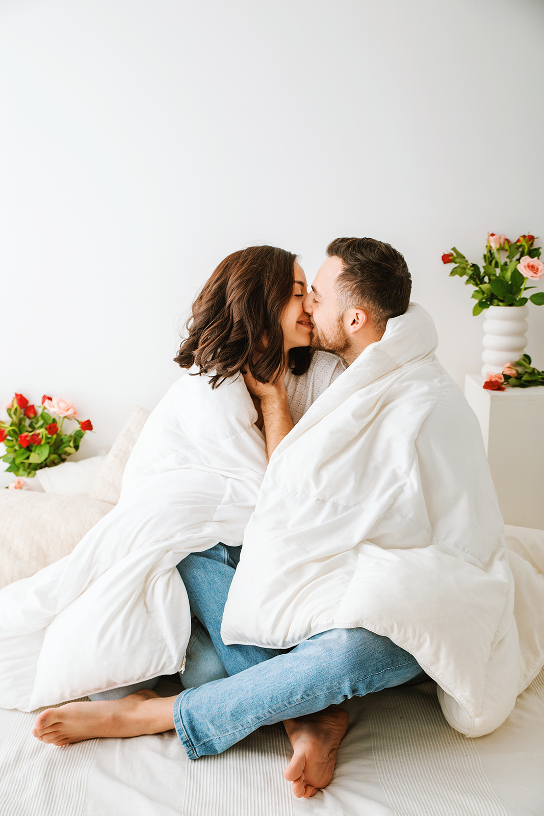 Une séance photos en couple. Des images naturelles et lumineuses dans mon studio à Manosque